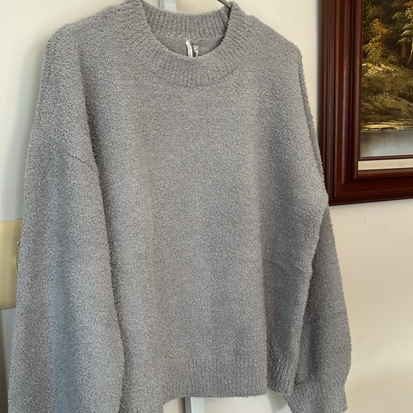 hello nite by revolve Sweaters - HELLO NITE BY REVOLVE LONG SLEEVE SWEATER. NWT. SIZE LARGE.